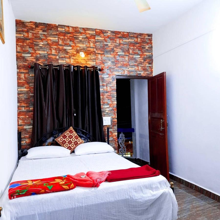 Om Sai Guest House パロレム エクステリア 写真