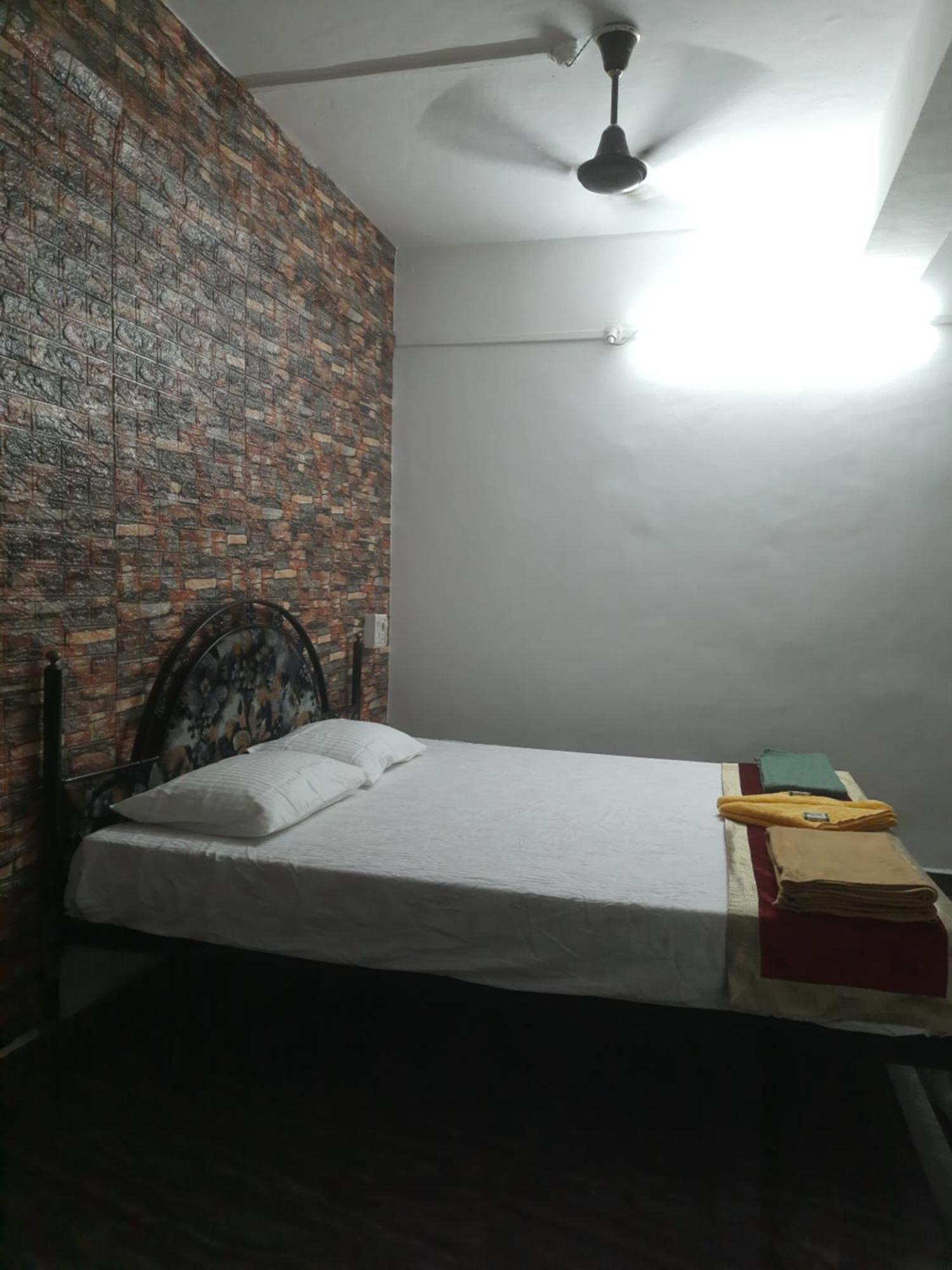Om Sai Guest House パロレム 部屋 写真