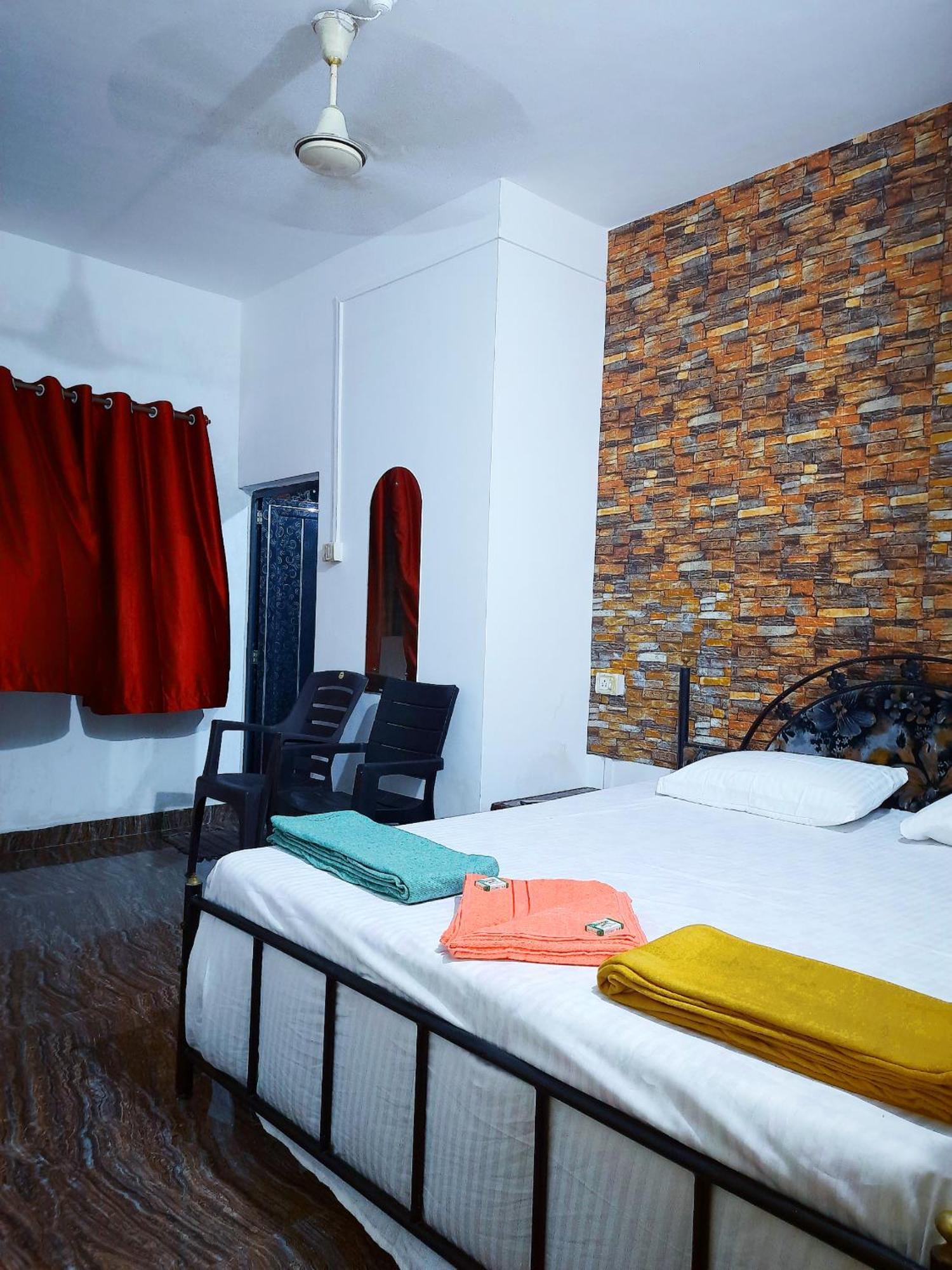 Om Sai Guest House パロレム 部屋 写真