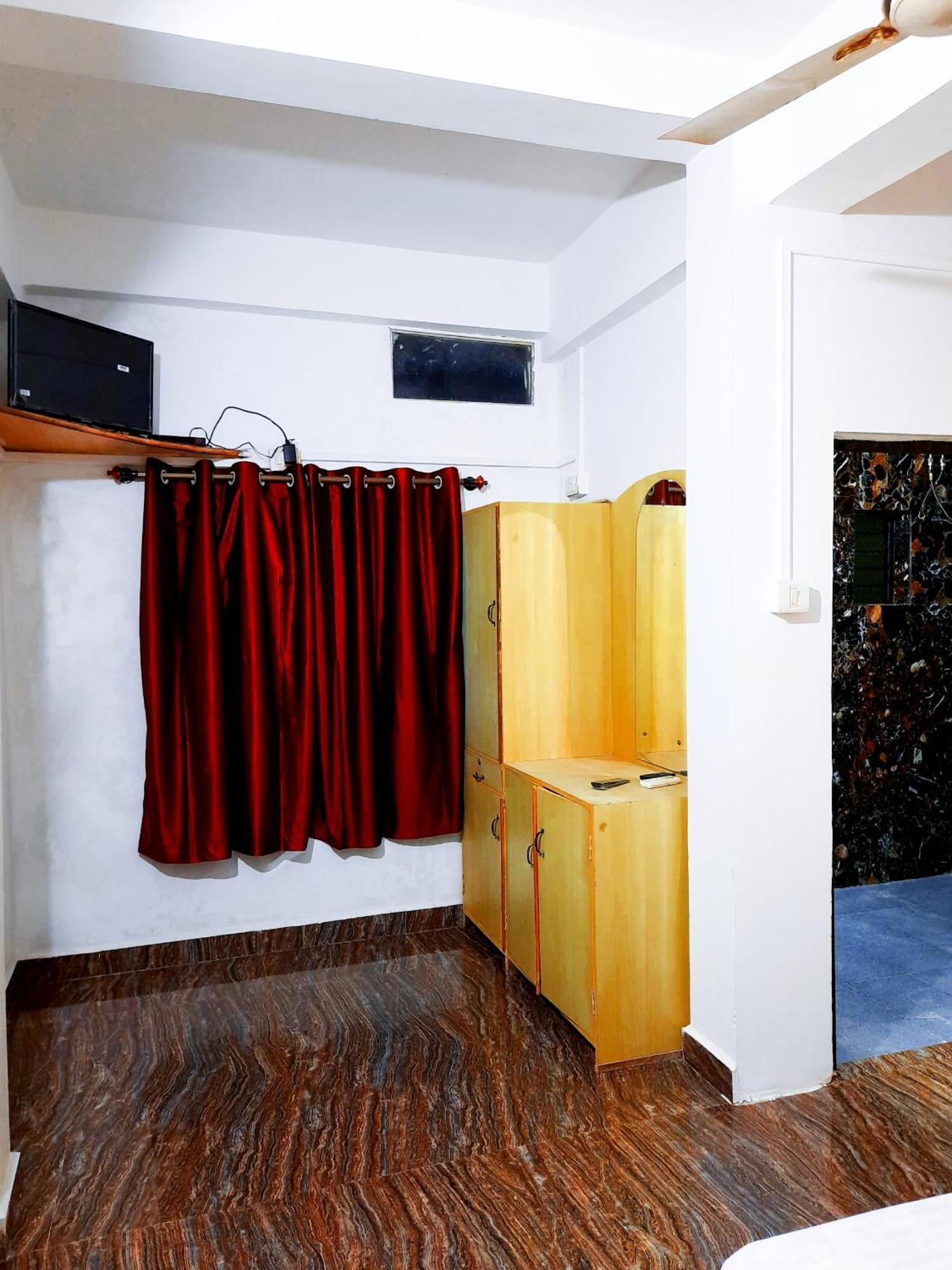 Om Sai Guest House パロレム 部屋 写真